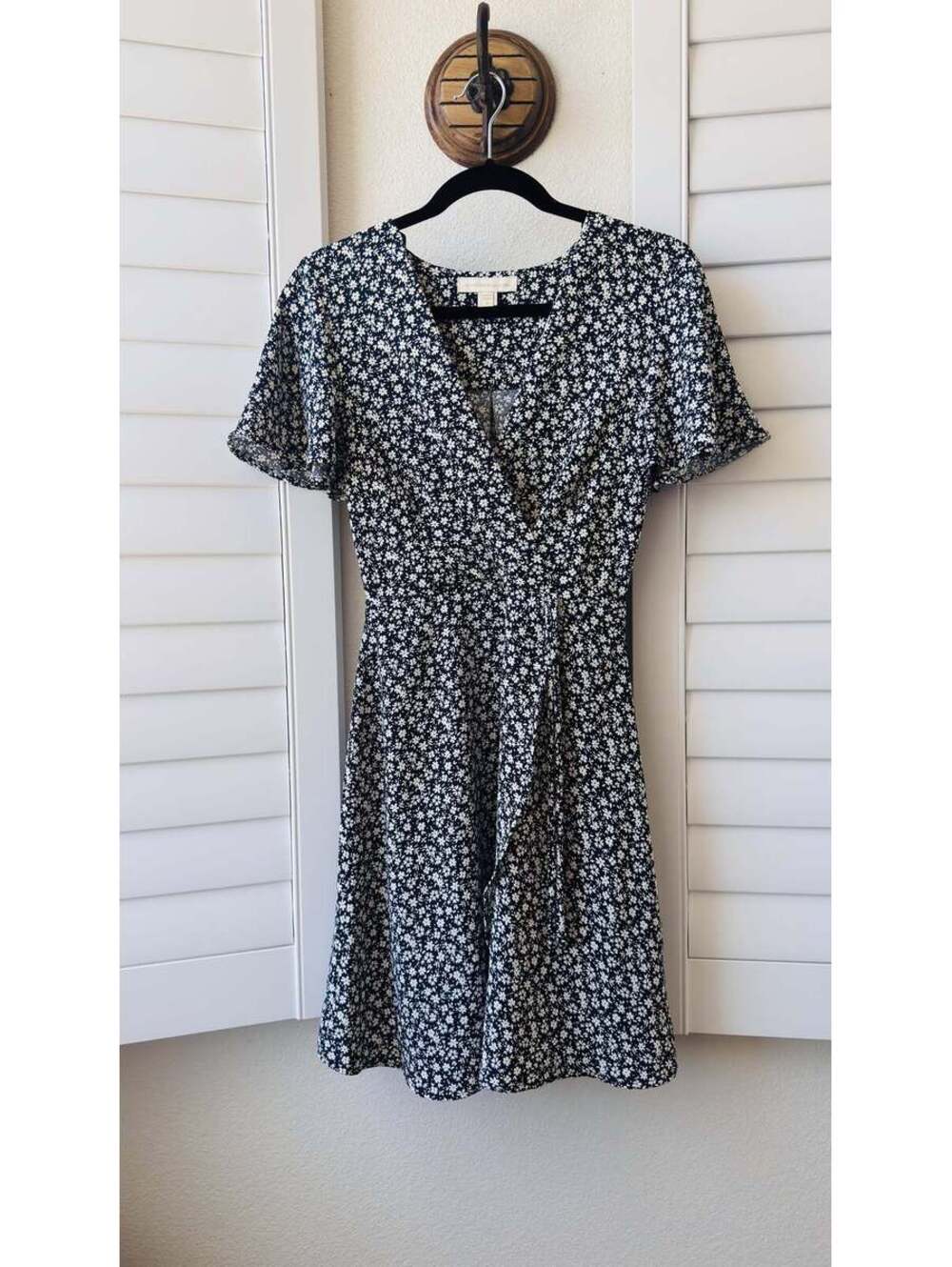 Monteau Los Angeles Ditsy Floral Flutter Sleeve Faux Wrap Dress - Size S